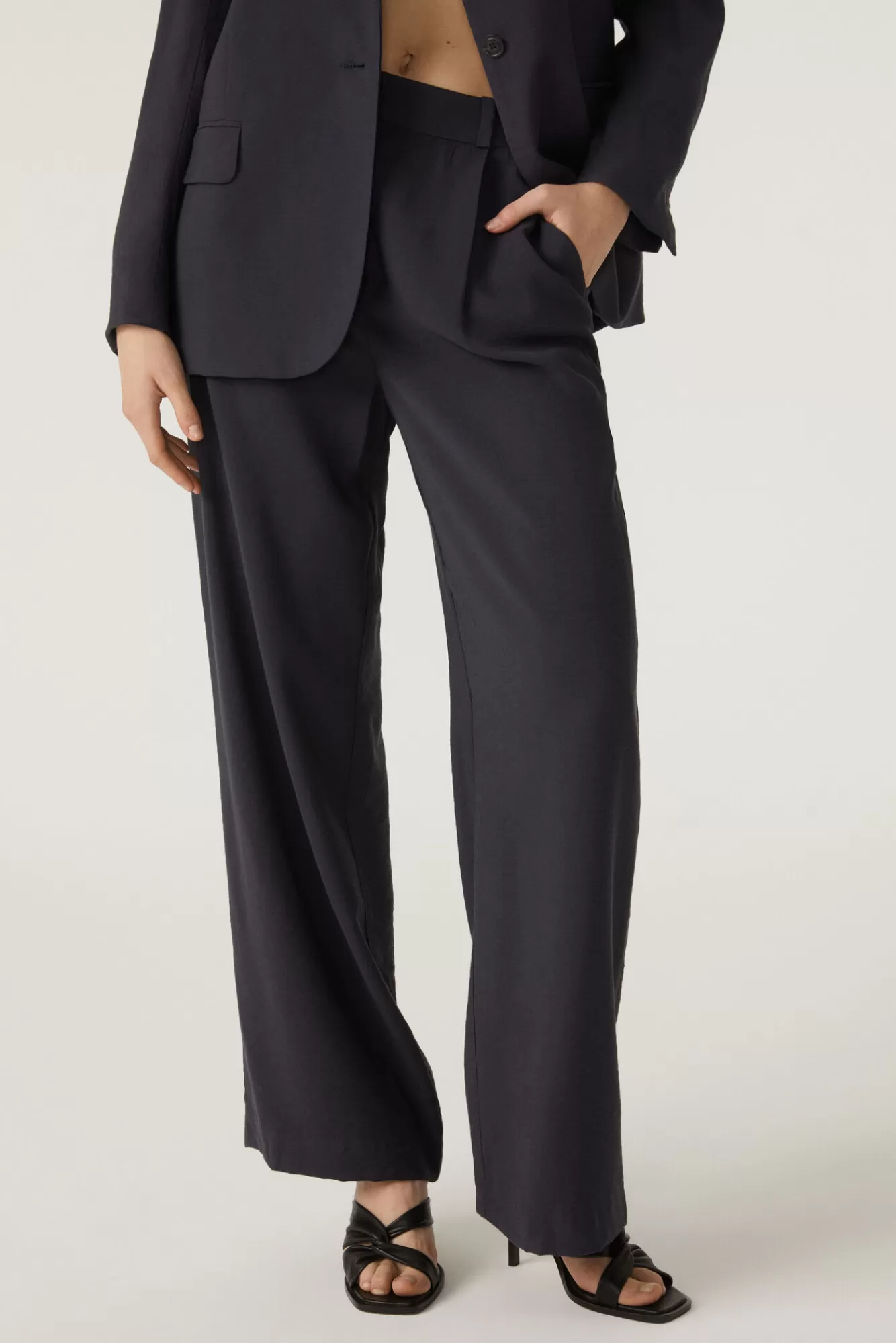 ba&sh Pantalons*Healy. Carbone